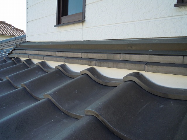 屋根と壁の取り合いの漆喰